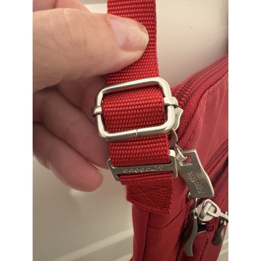 Baggallini Pocket Slim Red Crossbody Travel Bag Purse Silver Hardware Pockets - Picture 8 of 8